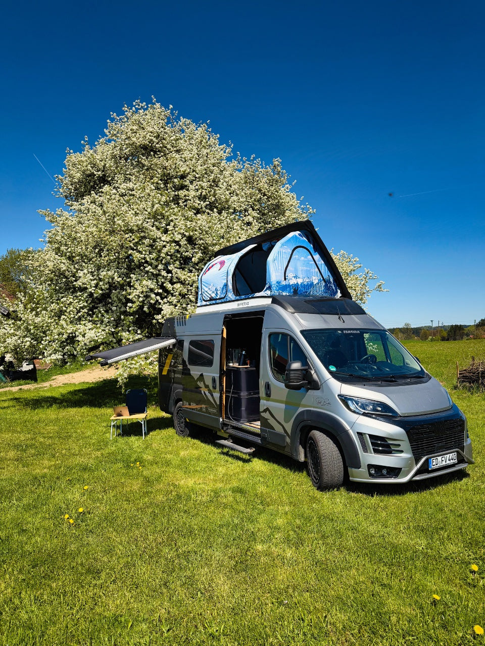 Inflatable awning